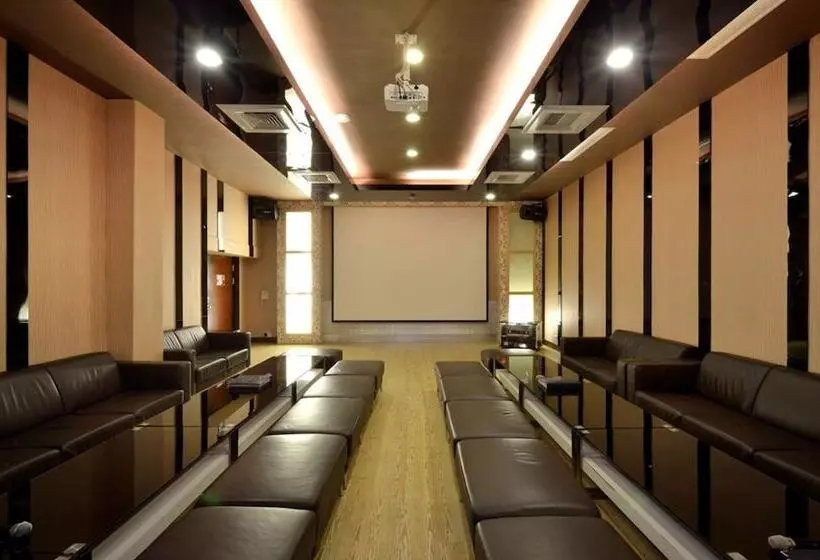 هتل Modern Puli