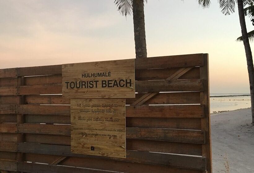 هتل Pine Lodge Maldives