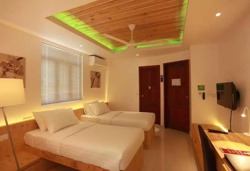 هتل Pine Lodge Maldives