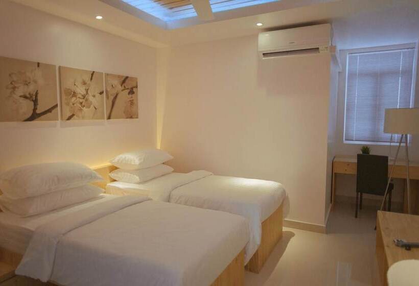 هتل Pine Lodge Maldives