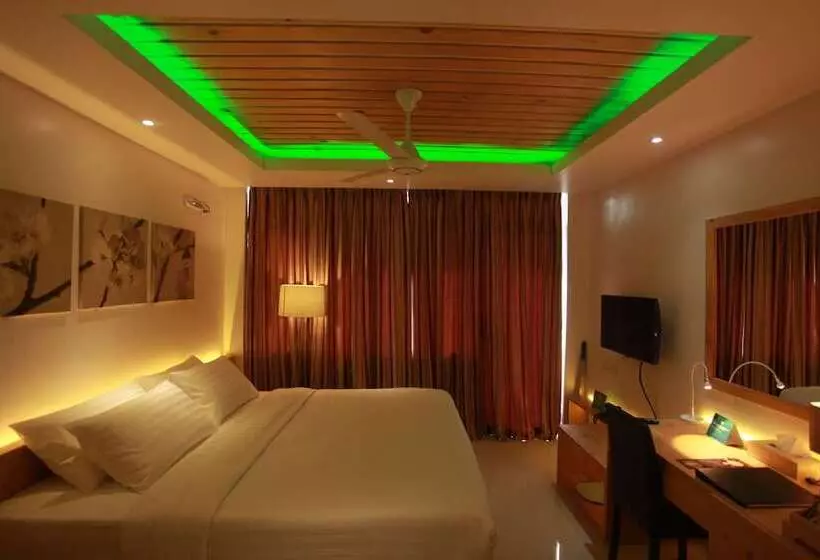 هتل Pine Lodge Maldives