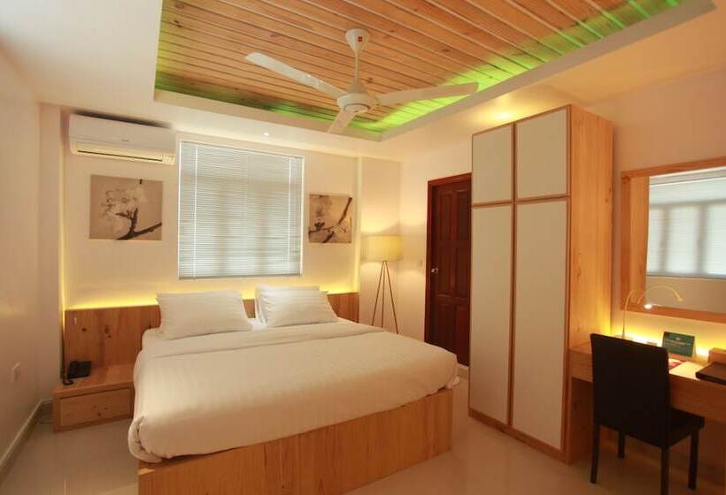 هتل Pine Lodge Maldives