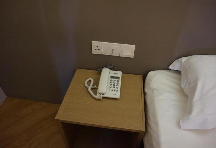 Super 8 Hotel @ Bayan Baru