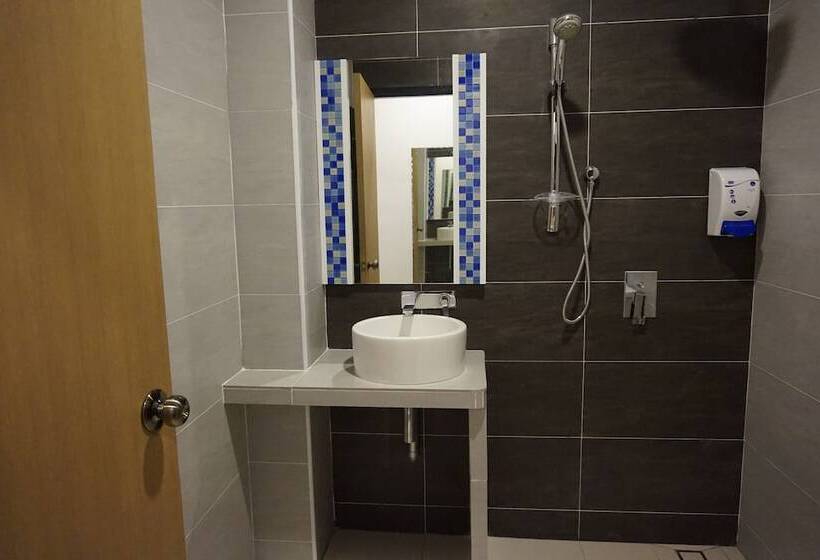 Super 8 Hotel @ Bayan Baru