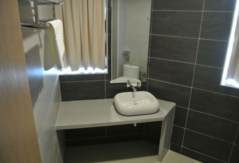 Super 8 Hotel @ Bayan Baru