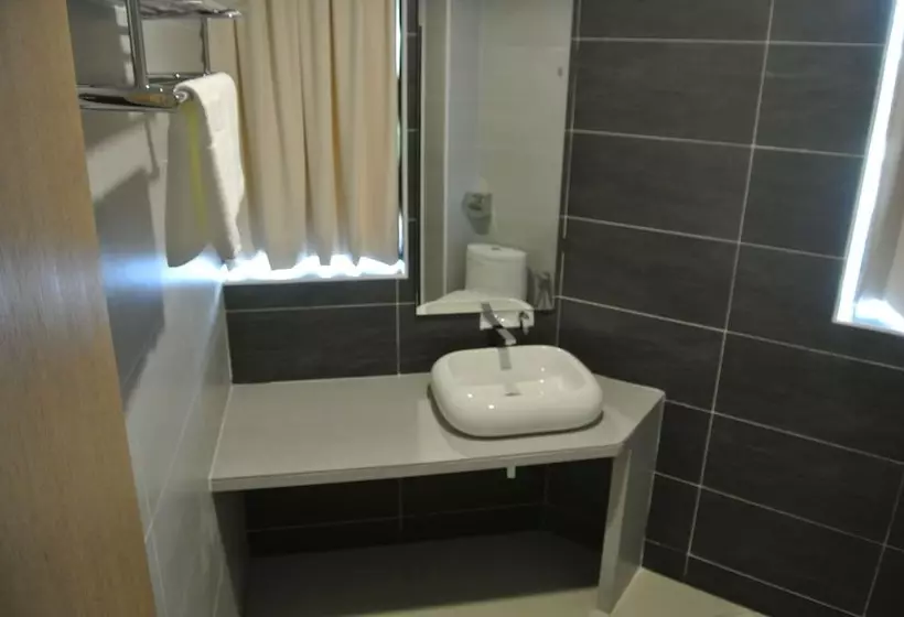 Super 8 Hotel @ Bayan Baru