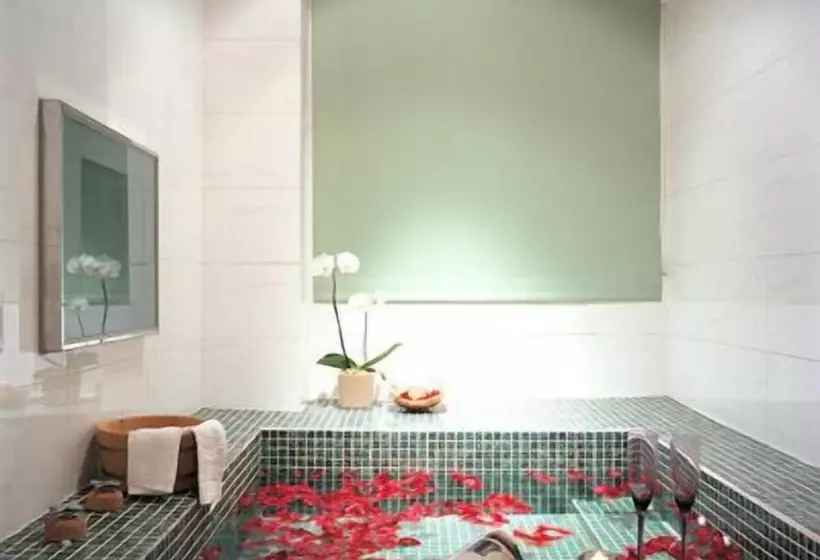 Otel The Solasresort Hot Spring