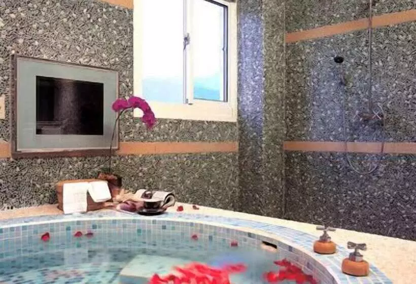 Otel The Solasresort Hot Spring