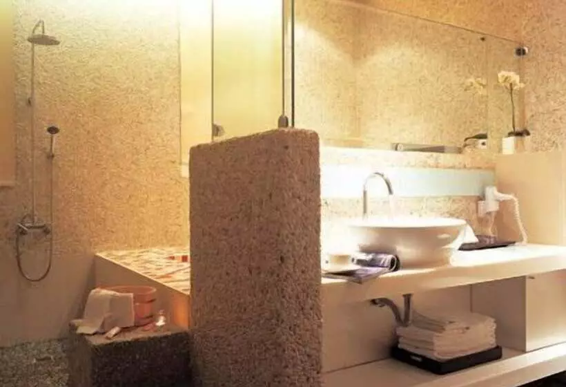Otel The Solasresort Hot Spring