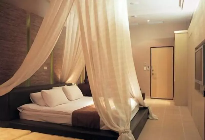 Otel The Solasresort Hot Spring