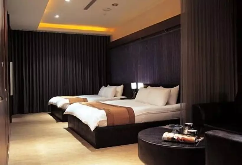 Otel The Solasresort Hot Spring