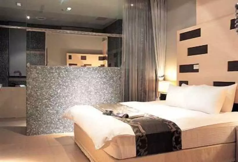 Otel The Solasresort Hot Spring