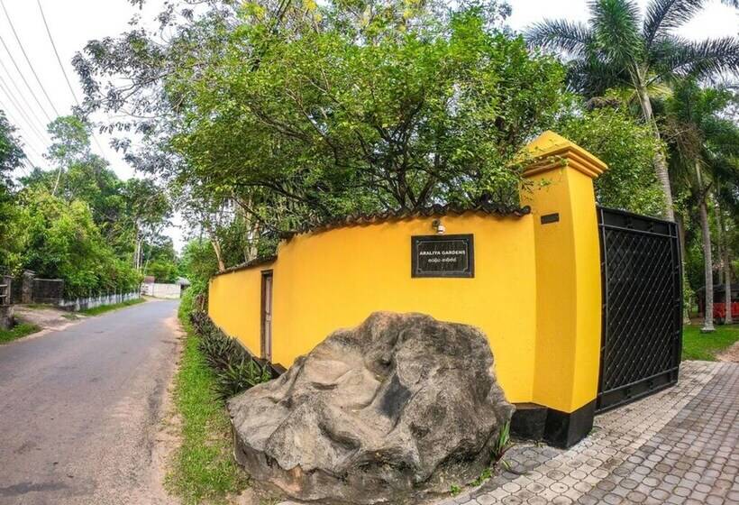 بنسيون Araliya Garden