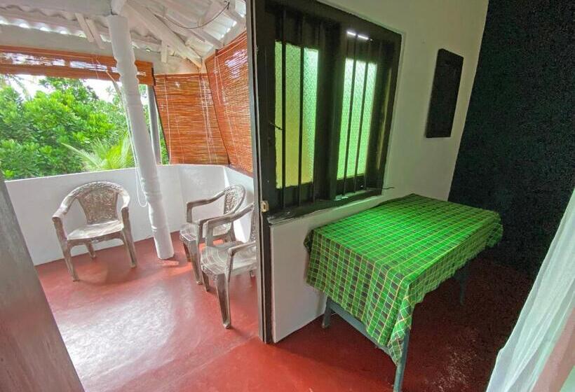 بنسيون Asanka Surf House & Resturant