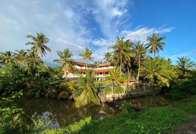 بنسيون Asanka Surf House & Resturant