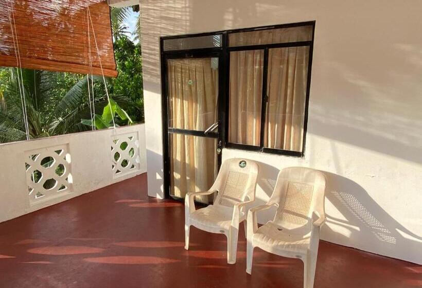 بنسيون Asanka Surf House & Resturant