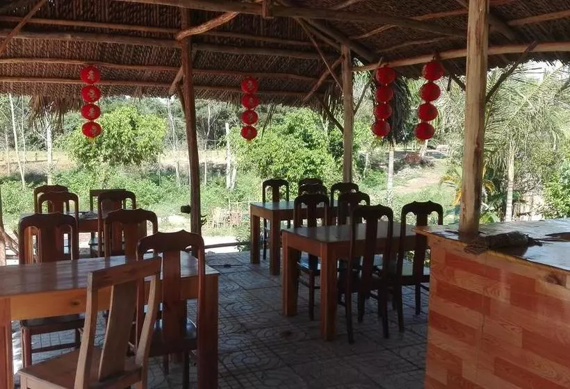 Thuyhouse Resort