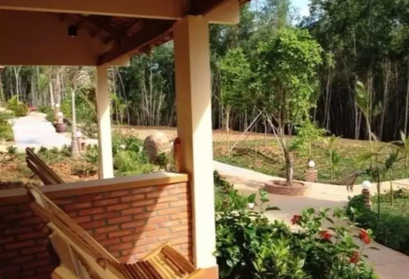 Thuyhouse Resort