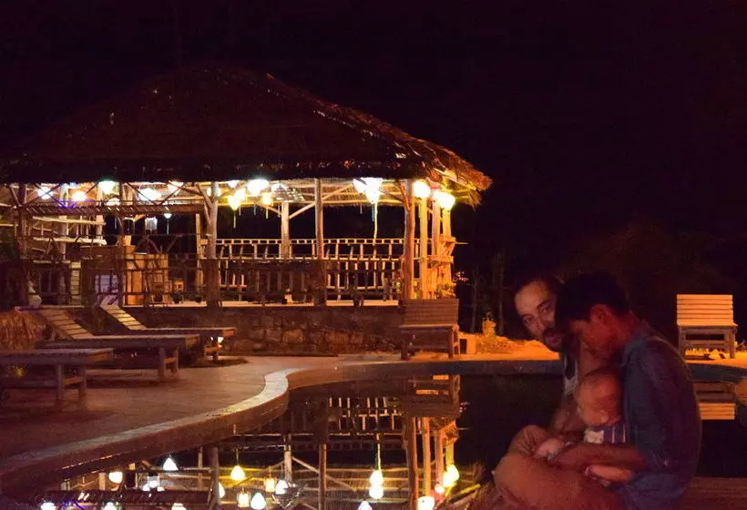 Thuyhouse Resort