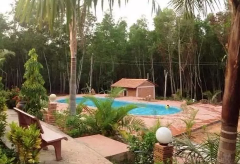 Thuyhouse Resort