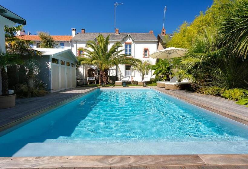 تختخواب و صبحانه Villa La Ruche