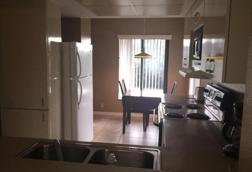 فندق Charlotte Bay Resort