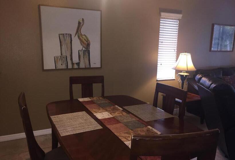 فندق Charlotte Bay Resort