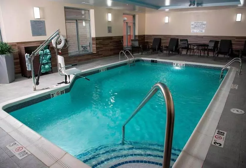 ホテル Fairfield Inn & Suites By Marriott Cincinnati Uptown/university Area