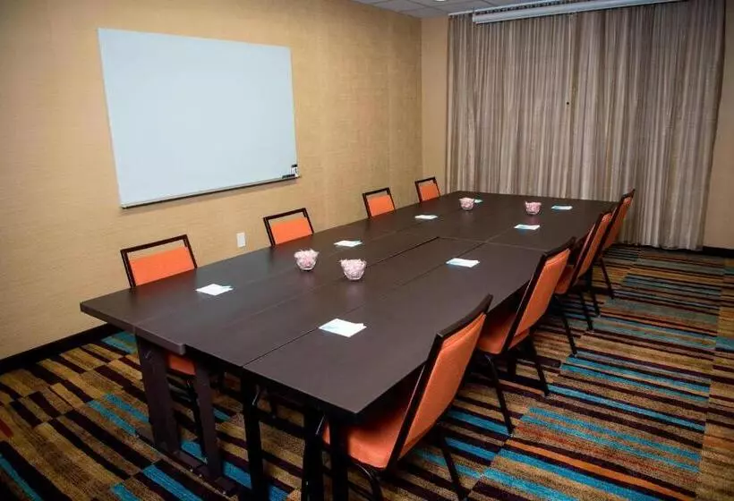 ホテル Fairfield Inn & Suites By Marriott Cincinnati Uptown/university Area