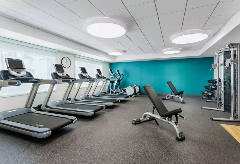 هتل Hampton Inn & Suites Santa Monica