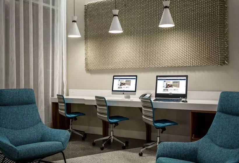 هتل Hampton Inn & Suites Santa Monica
