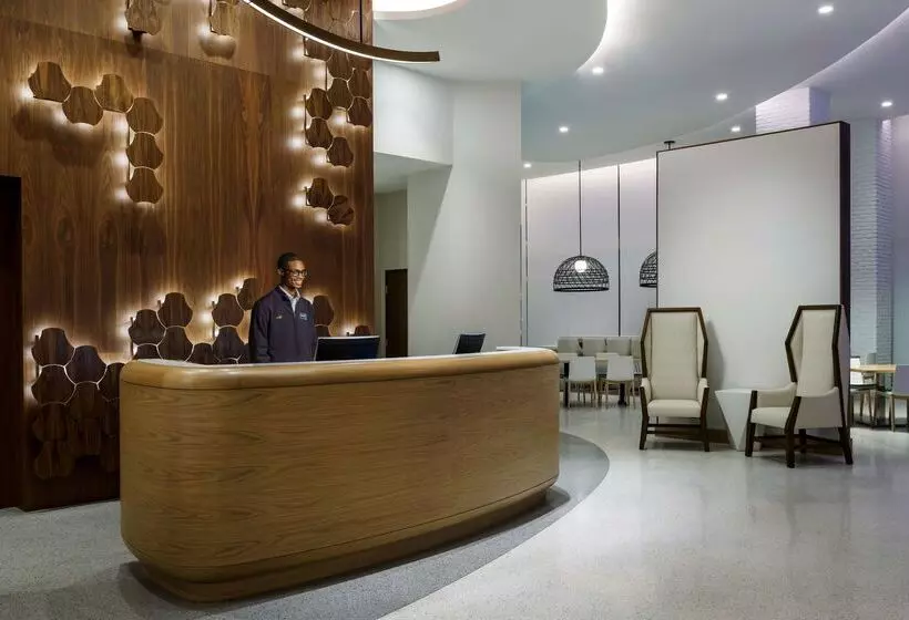هتل Hampton Inn & Suites Santa Monica