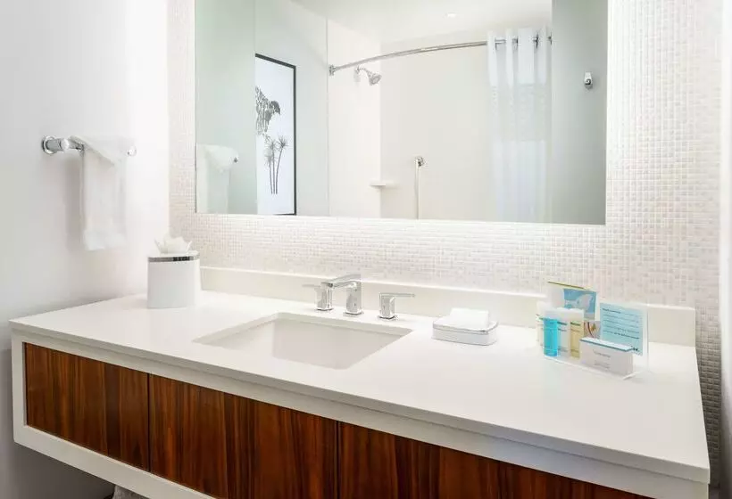 هتل Hampton Inn & Suites Santa Monica