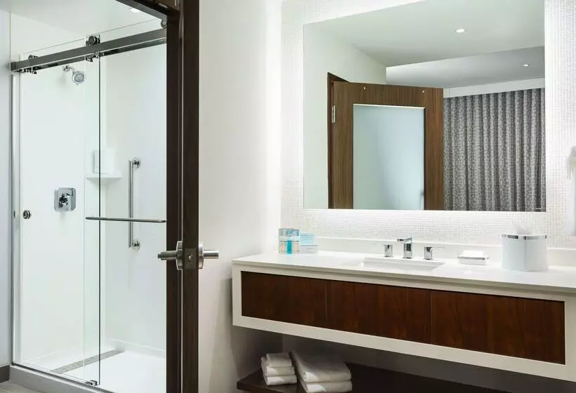 هتل Hampton Inn & Suites Santa Monica