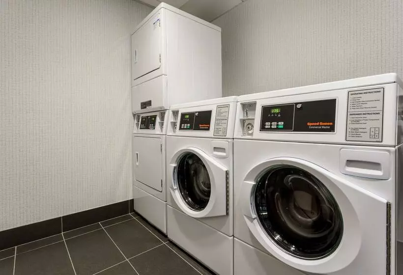 هتل Hampton Inn & Suites Santa Monica
