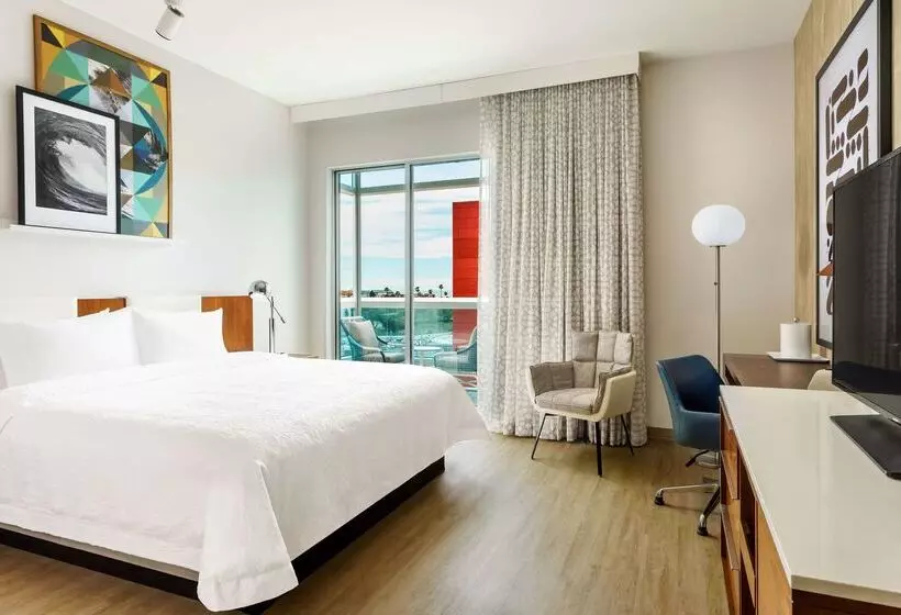 هتل Hampton Inn & Suites Santa Monica