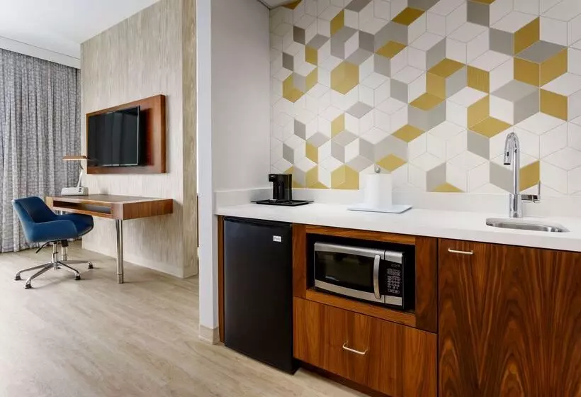 هتل Hampton Inn & Suites Santa Monica