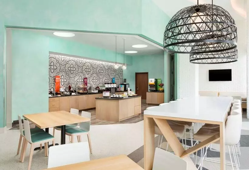 هتل Hampton Inn & Suites Santa Monica
