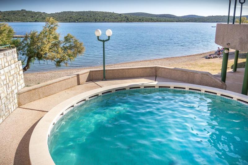 ホテル Kamp Miran Pirovac