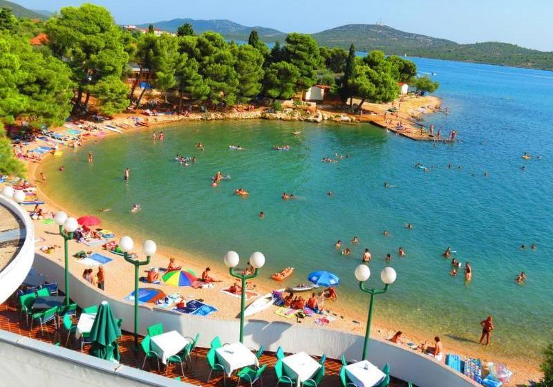 ホテル Kamp Miran Pirovac