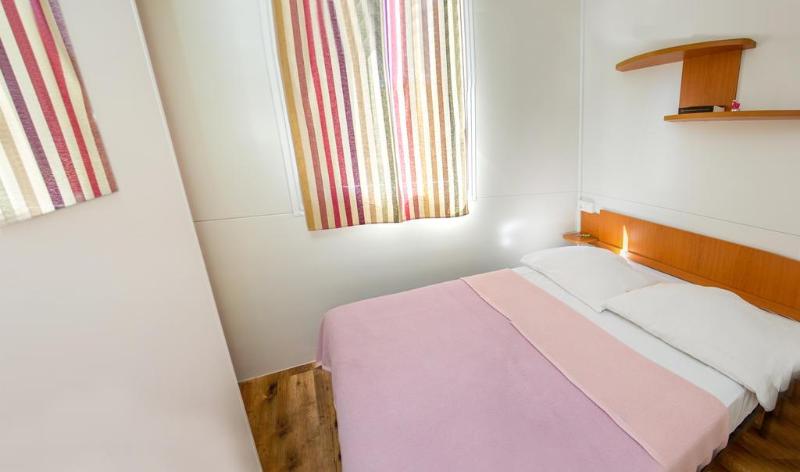 ホテル Kamp Miran Pirovac