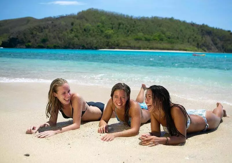 Hotelli Mantaray Island Resort