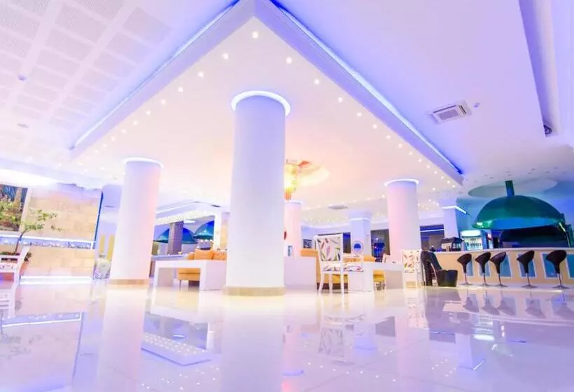 ホテル Phoenicia Luxury