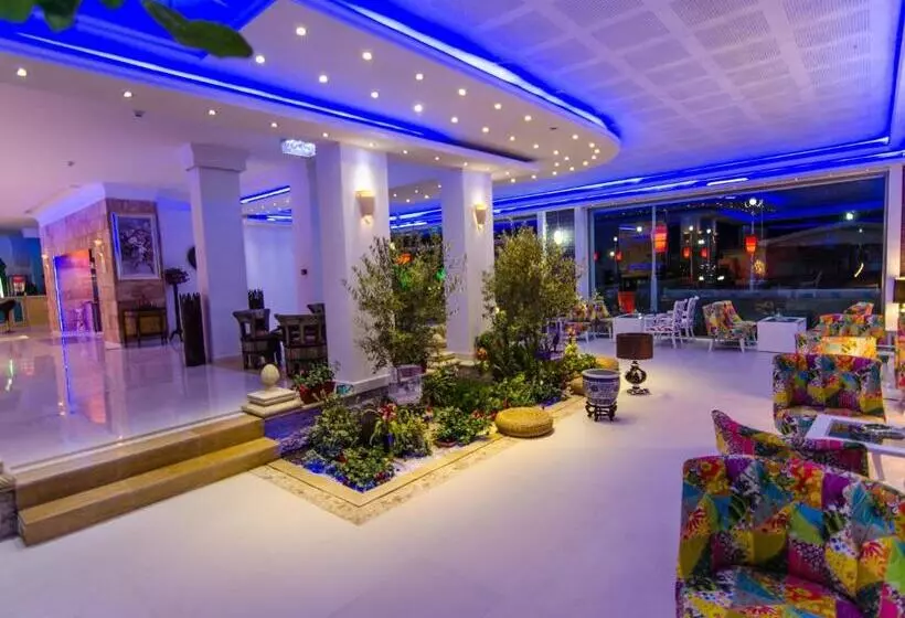 ホテル Phoenicia Luxury