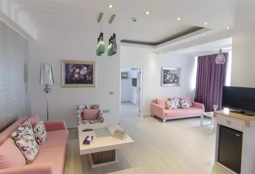 ホテル Phoenicia Luxury