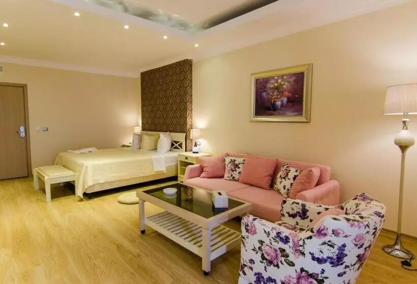 ホテル Phoenicia Luxury