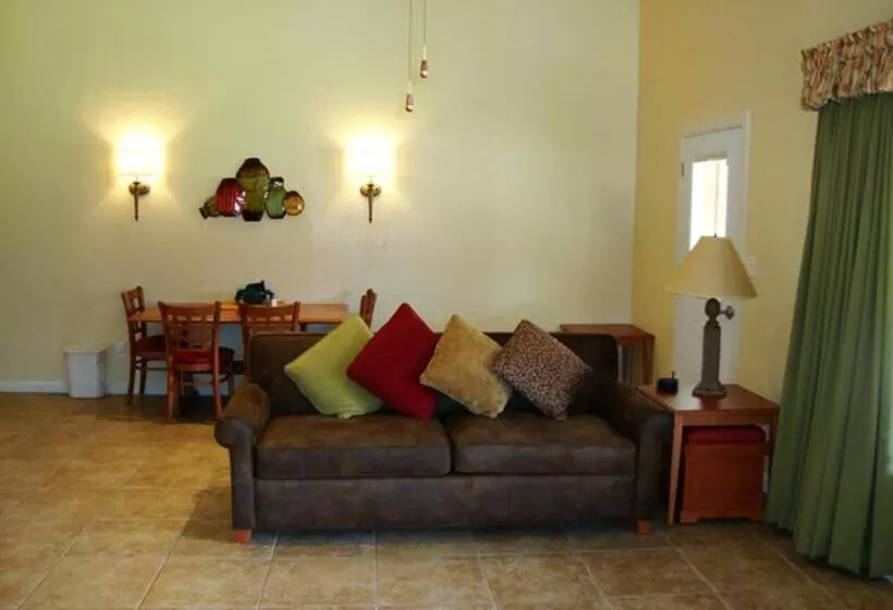 Hotelli Roundhouse Resort
