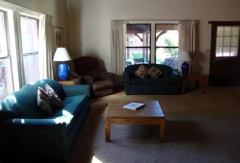 Hotelli Roundhouse Resort