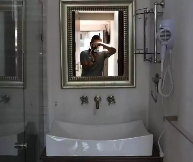 پانسیون El Suburbio   Serapio Rendon