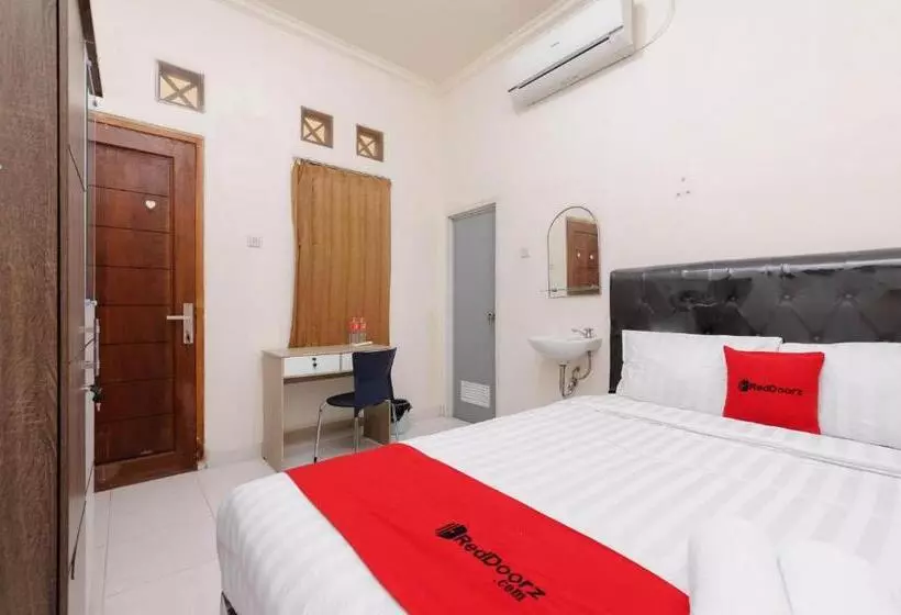 Majatalo Reddoorz At Meruya Utara